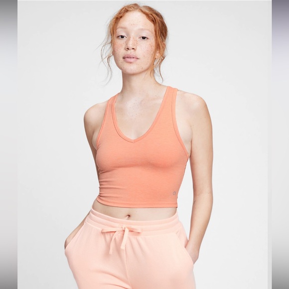 GapFit Brushed Tech Jersey Crop Tank - Picture 2 of 6